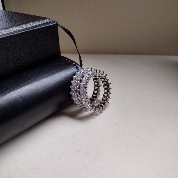 White Gold Sapphire rings sz 8 - Picture 4 of 4